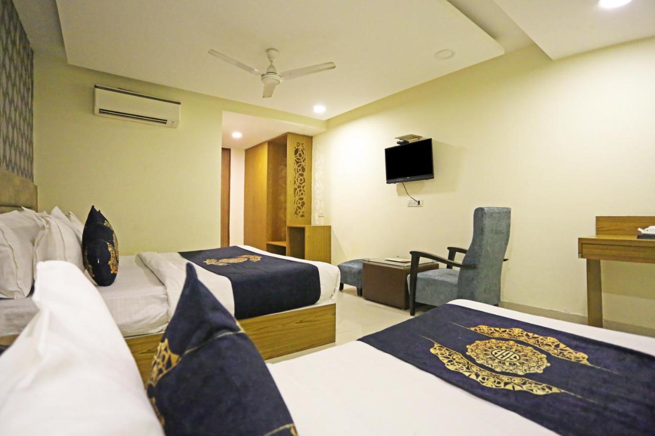 ניו דלהי Hotel Ronit Royal Delhi Airport By D'Capitol מראה חיצוני תמונה